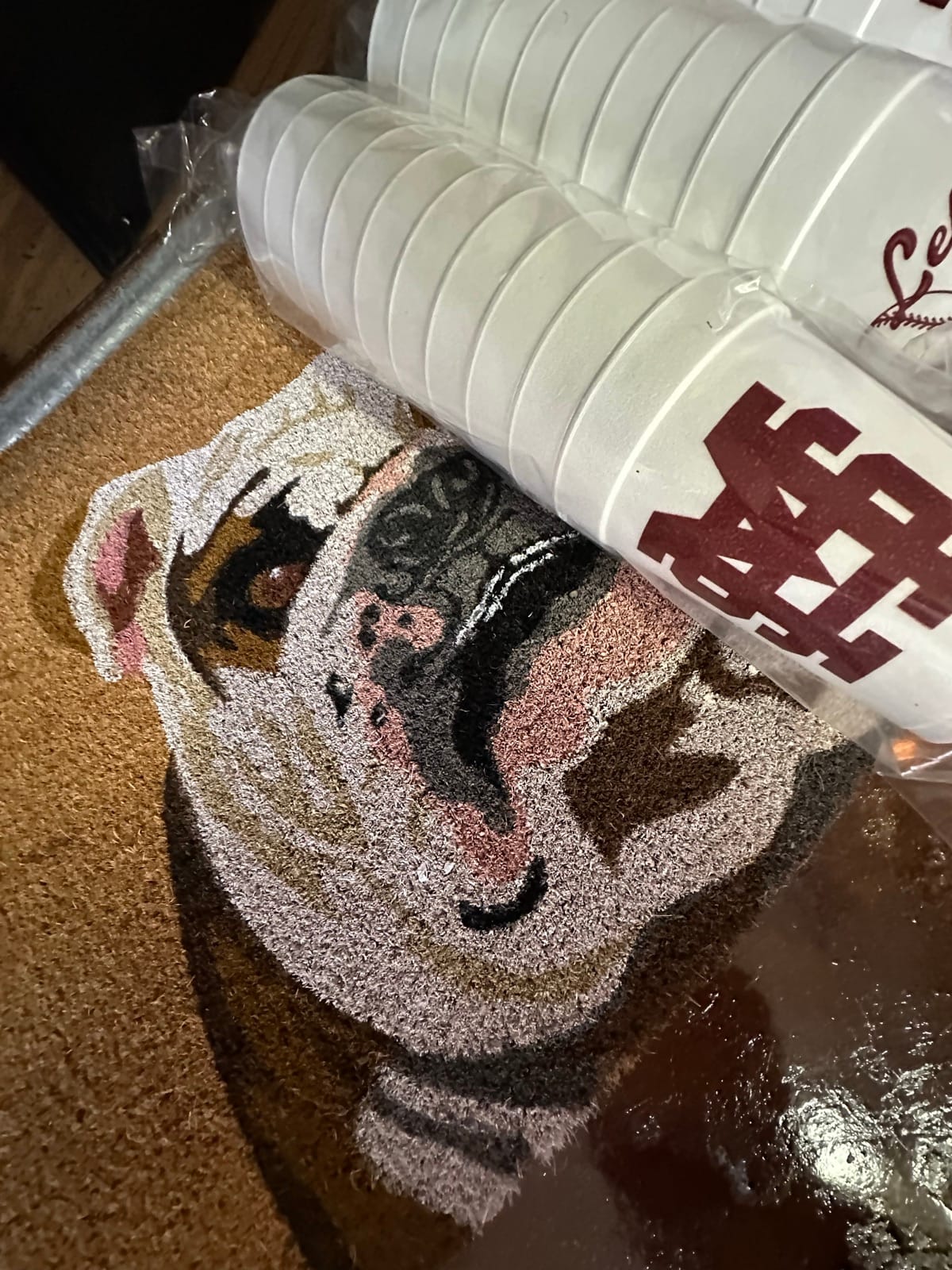 Mississippi State Bulldogs doormat and branded cups